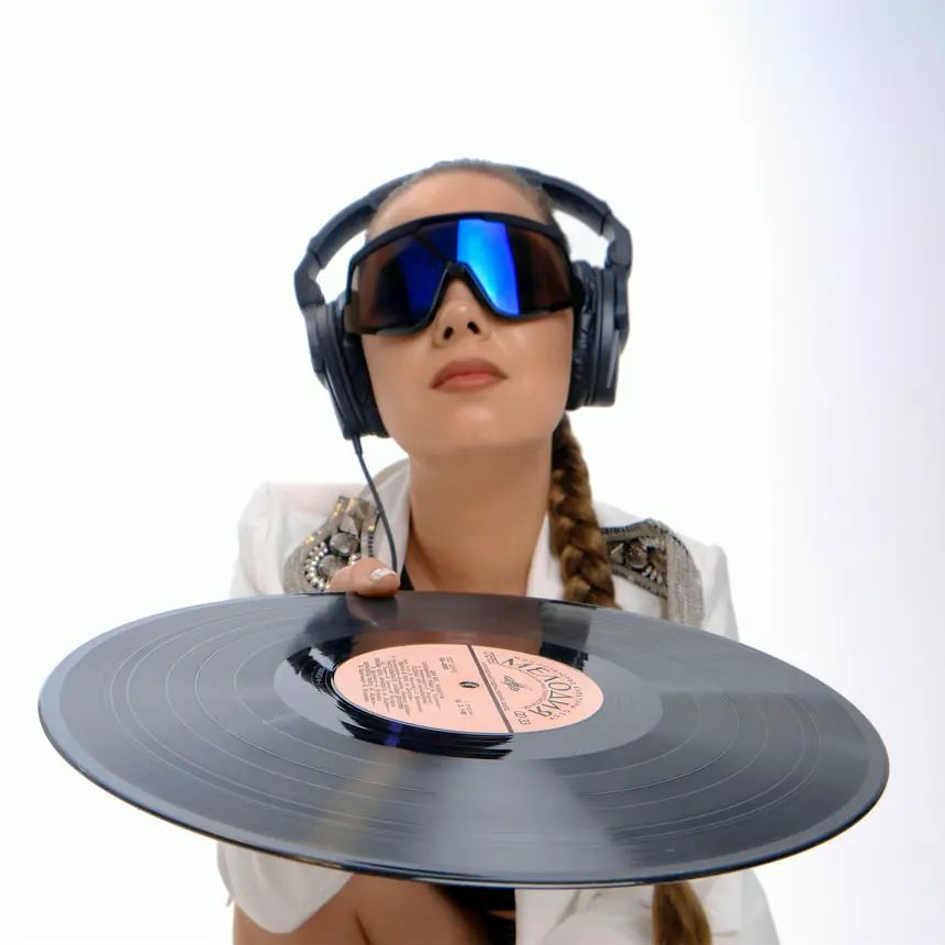 DJ Mary Cat — Vinyl Goggles