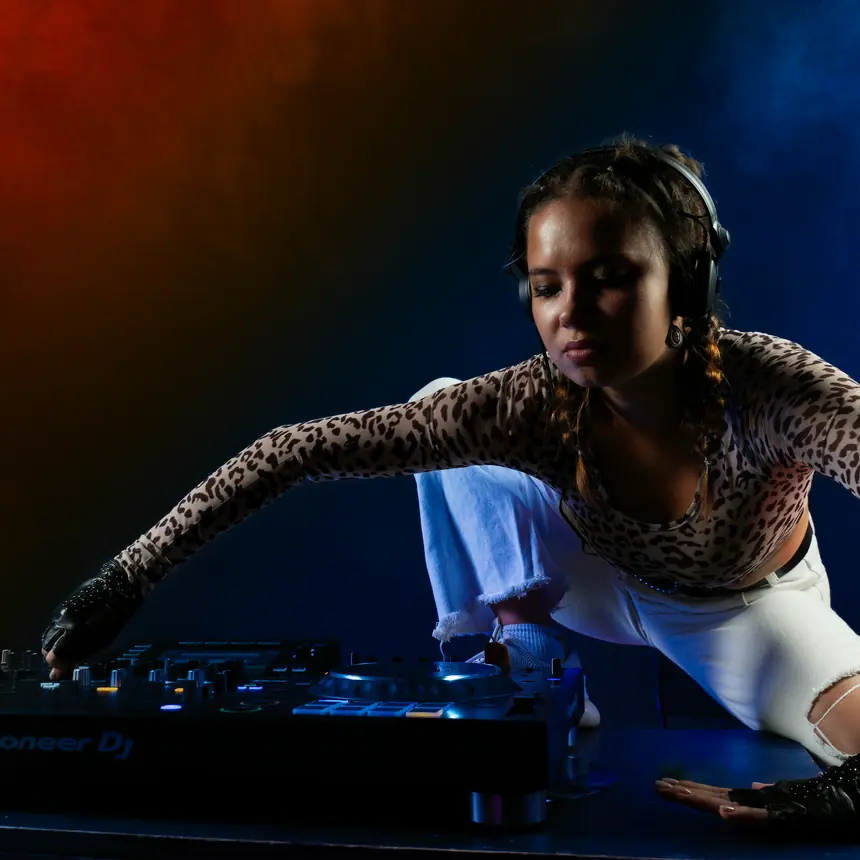 DJ Mary Cat — Neon Decks
